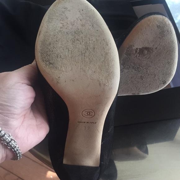 SOLD👏 CHANEL Black Gold Ruffle Escarpins 39 Pumps - Picture 6 of 8